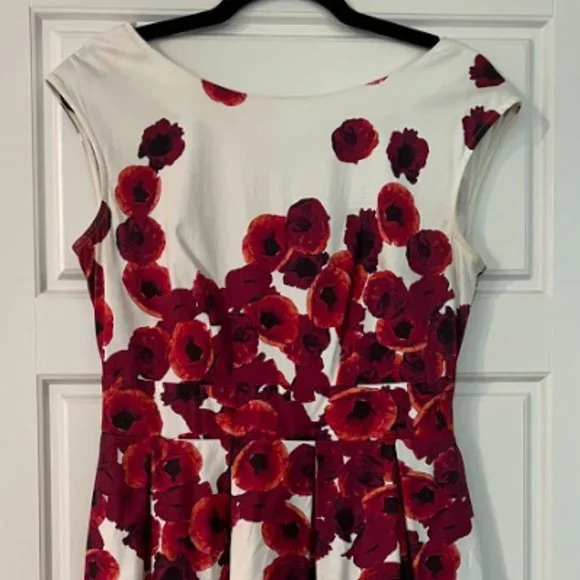 Beautiful Pleated A-Line Flower Mini Dress - Picture 2 of 5